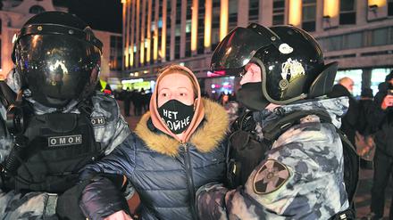 Nein zum Krieg. Auf den Slogan stehen in Russland inzwischen Geld- und Haftstrafen.   