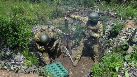 Russische Soldaten an der Front in der Ukraine