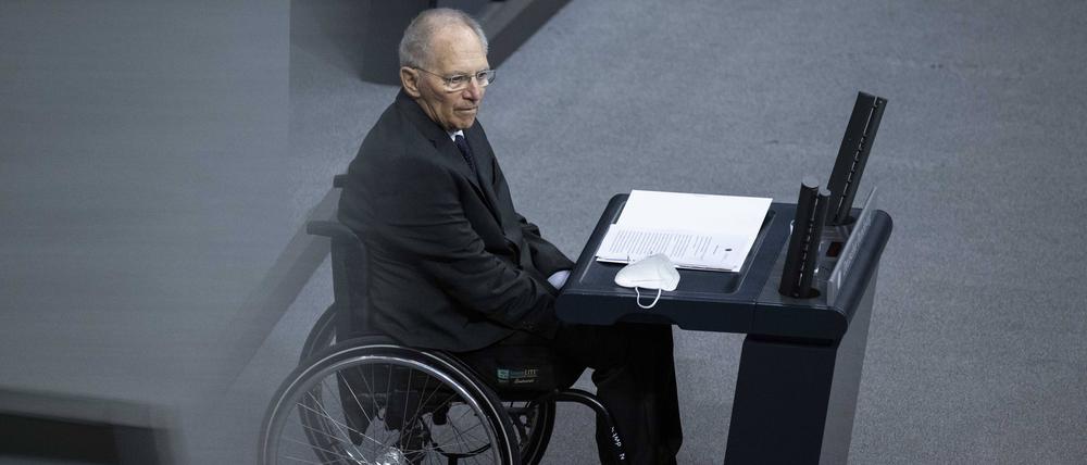 Wolfgang Schäuble (79) sitzt seit 1990 im Rollstuhl.