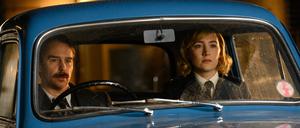 Sam Rockwell als Inspektor Stoppard und Saoirse Ronan als Constable Stalker.
