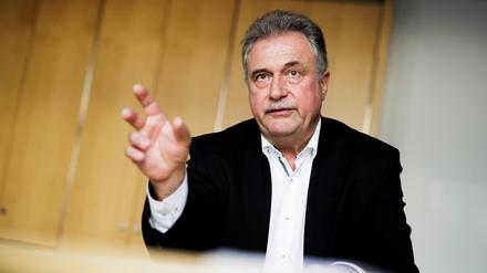 GDL-Chef Claus Weselsky kritisiert die Bezüge der Bahnvorstände. 