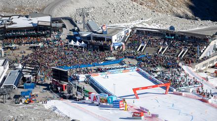 In Sölden beginnt die alpine Weltcup-Saison, auch wenn Winterstimmung noch nicht recht aufkommen mag.