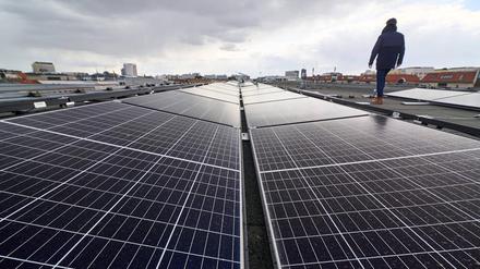 Noch auf vielen Berliner Dächern fehlen Solaranlagen.