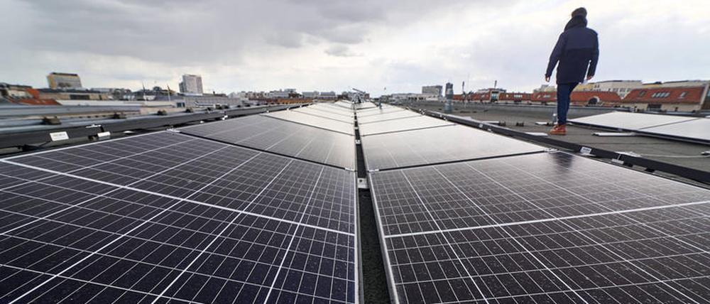 Noch auf vielen Berliner Dächern fehlen Solaranlagen.