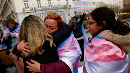 Das spanische Unterhaus hat ein Gesetz verabschiedet, das es Bürgern erlaubt, ihr eingetragenes Geschlecht ohne ärztliche Aufsicht zu ändern.