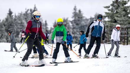 Auch an warmen Tagen ist Skifahren in Spindlermühle möglich. 