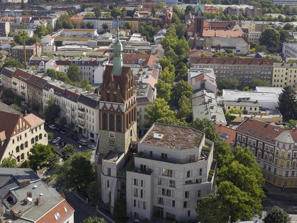 Blick über Weißensee und den Mirbachplatz - der Kirchturm-Anbau ist in der Visualisierung der Architekten schon vorhanden.