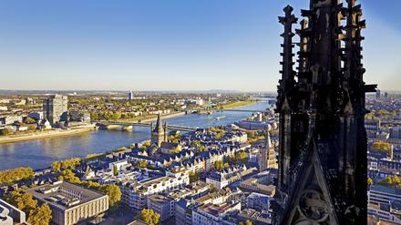 Stadtansicht vom Kölner Dom. In Köln sind als einziger Großstadt die Immobilienpreise nicht gesunken.