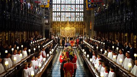 The coffin of Queen Elizabeth II  is carried into St George's Chapel in Windsor Castle, Berkshire for her Committal Service. Picture date: Monday September 19, 2022.  Jonathan Brady/Pool via REUTERS