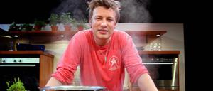 Er kocht und kocht und kocht: Jamie Oliver an den Töpfen im Jahr 2003.