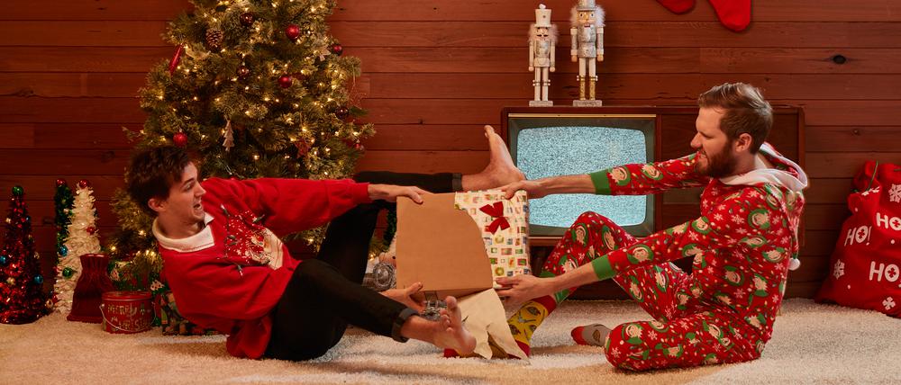 Auch bei Erwachsenen kann Weihnachten zu Frust und Streit führen - wenn auch eher selten um die Geschenke.