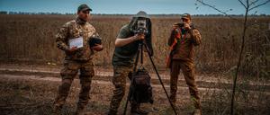 Ein ukrainischer Fotograf macht Aufnahmen von Soldaten in der südlichen Region Cherson.