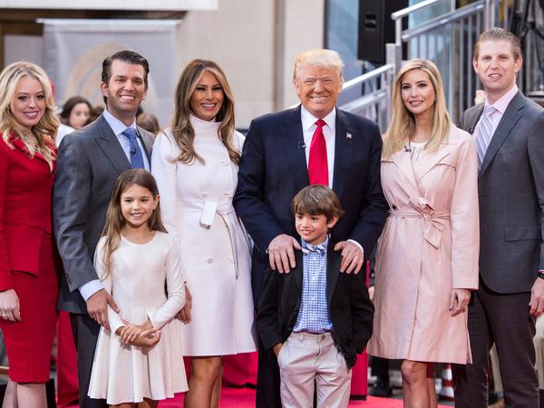 Eine schrecklich nette Familie. Seine derbe Rhetorik erinnere sie an Familienessen, schreibt Mary Trump.