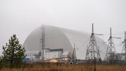 Ein Sarkophag umschließt den vierten Reaktor von Tschernobyl. 