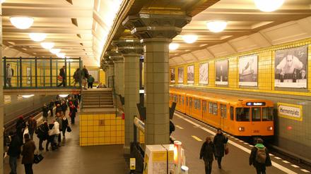 U-Bahnhof Hermannplatz (U7, U8, 1926/27) in Berlin.