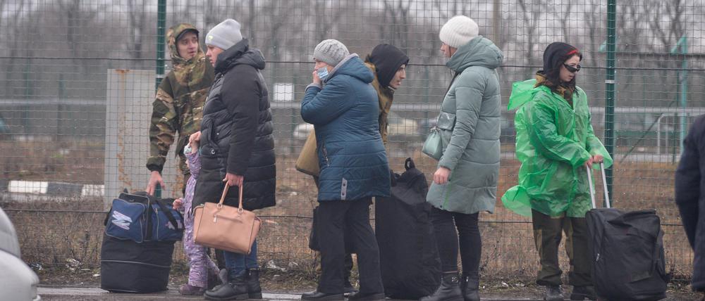 Russland, Rostow am Don: Flüchtlinge aus dem Donbass bei ihrer Ankunft in der Region Rostow.+