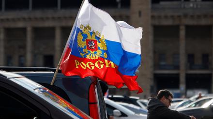 Die Zahl der Russlandflaggen bei Pro-Russland-Demonstrationen soll begrenzt werden.