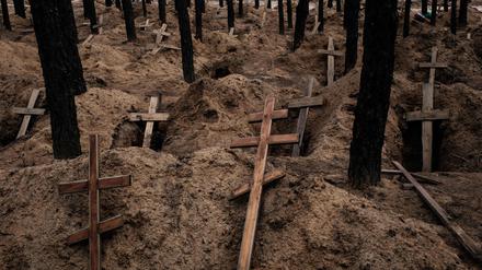 Der Fund von Massengräbern deutet auf eine Vielzahl von Kriegsverbrechen seitens der russischen Armee hin.