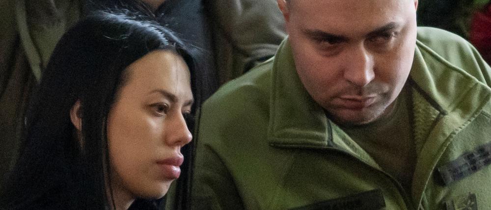 Marianna Budanowa und Kyrylo Budanow bei einer Beerdigung im Januar.