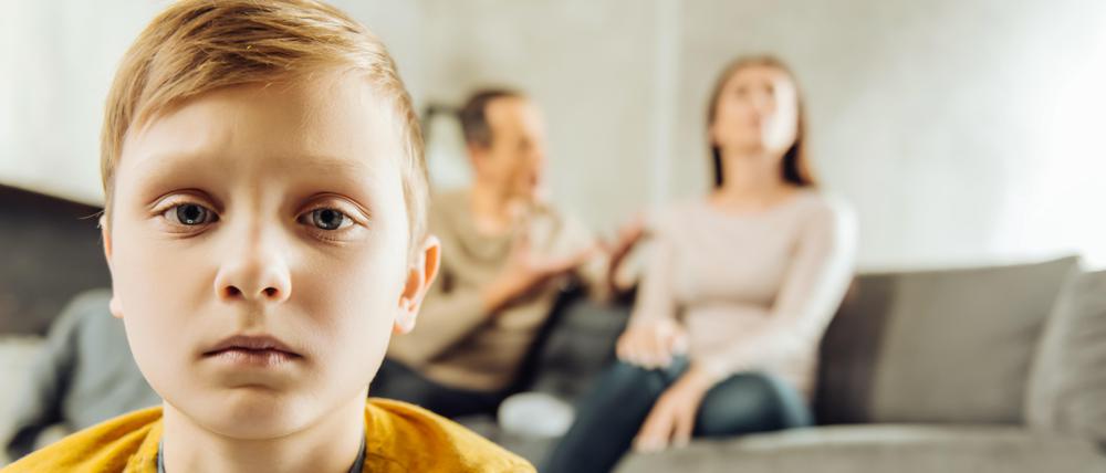 Kinder nehmen sich Spannungen im Elternhaus oft zu Herzen und verspüren Schuldgefühle.