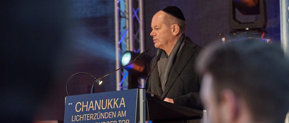 Olaf Scholz sichert der jüdischen Gemeinde in Deutschland Schutz, Unterstützung und Solidarität zu. 