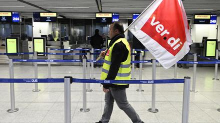 Beschäftigte der Abfertigung des Flughafens streiken seit Anfang Februar für bessere Löhne. 