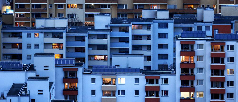 Blick auf Häuser in der Gropiusstadt. Der Anstieg der Mieten in deutschen Städten hat sich im vergangenen Jahr wieder erhöht. 