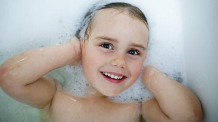 Es gilt nicht nur für Kinder: Rundum-Körperpflege mit Seife, nicht zu viel und nicht zu wenig, schützt die Gesundheit.