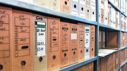 Stasi-Akten in einem Magazinraum in Brandenburgs einziger Stasi-Unterlagenbehörde in Frankfurt (Oder).