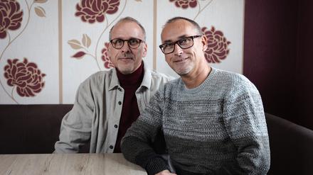 Die Zwillingsbrüder Michael (links) und Christian Nobis nach ihrer Prostatakrebs-OP in Rudow.