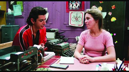 Jeff Goldblum und Lindsay Crouse im Journalismusfilm „Zwischen den Zeilen“ von 1977.