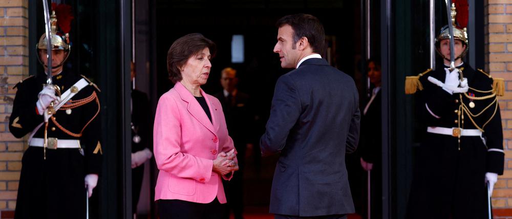 Frankreichs Präsident Emmanuel Macron und Außenministerin Catherine Colonna