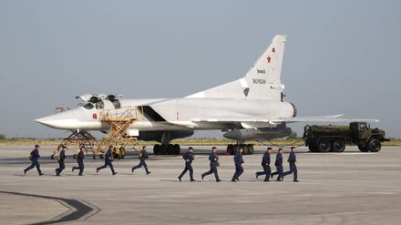 Einem russischen Luftfahrtforum zufolge ist der Militärflugplatz Soltsy-2 die Heimatbasis des 840. Schweren Bomberfliegerregiments, das Überschallbomber vom Typ Tupolew Tu-22M3 fliegt (Symbolbild).