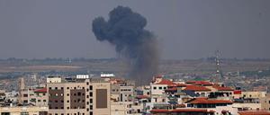 Rauchschwaden nach einem israelischen Angriff in Gaza-Stadt, 10. Mai 2023.