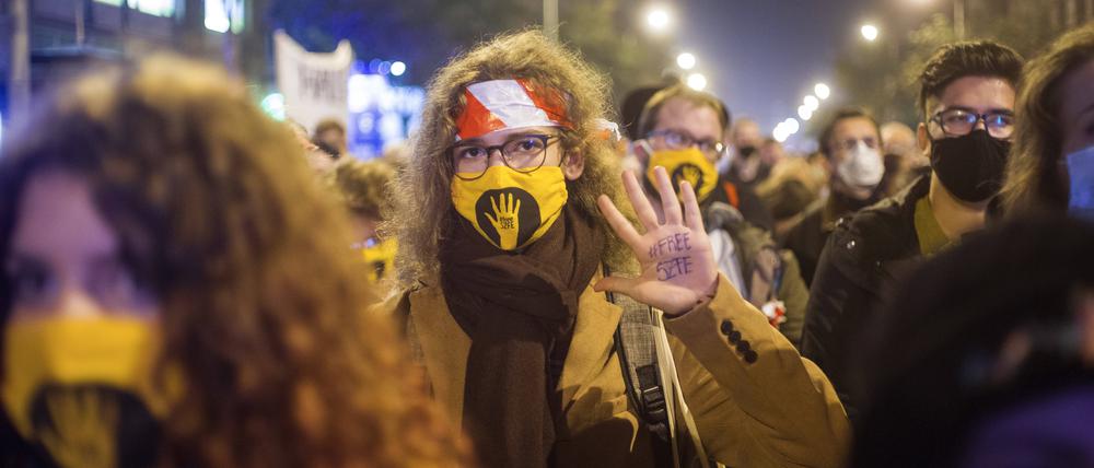 Im Zeichen des konservativ-autoritären Kulturkampfes übernehmen regierungsnahe Kreise die Theater- und Filmhochschule SzFE. Der Protest der Studenten mit ihrem seit dem 01.09 besetzten Gebäude ist zum Bezugspunkt der ungarischen Opposition geworden.