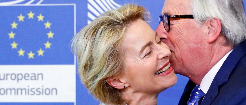 Der scheidende Kommissionspräsident Jean-Claude Juncker mit seiner designierten Nachfolgerin Ursula von der Leyen.