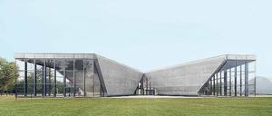 Auf dem Boden geblieben. Der Architekt Justus Pysall entwarf das Eingangsgebäude des Museums am Rand des ehemaligen Krakauer Flughafens. Foto: p-a/dpa