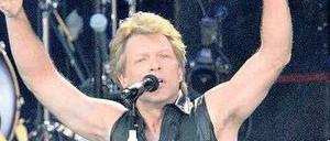 Lederwesten-Held. Jon Bon Jovi am Dienstagabend in der Waldbühne. 