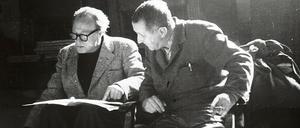 Ernst Busch und Bert Brecht 1956 auf einer Probe zu „Leben des Galilei“.