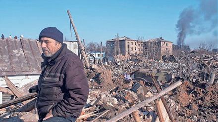 Blick auf die von russischen Raketen zerstörten Häuser von Mariupol. 