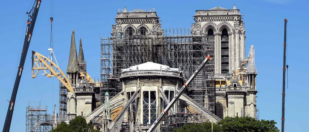 Eingerüstet: Das Gewölbe der Kathedrale ist noch immer gefährdet.