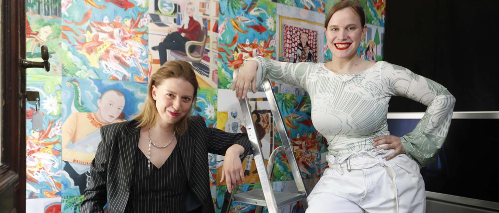 Sie mischen den Kunstbetrieb auf. Olga Appel und Sonja Yakovleva sind zwei Mitglieder des Kollektivs Kulturvotzen TV, hier in der Galerie Grunenberg in Berlin.