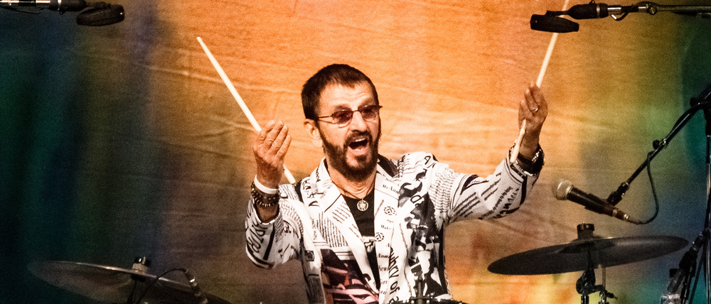 Aufforderung zum Tanz. Ringo Starr, einst Drummer der Beatles, spielte gern den Clown an der Schießbude.