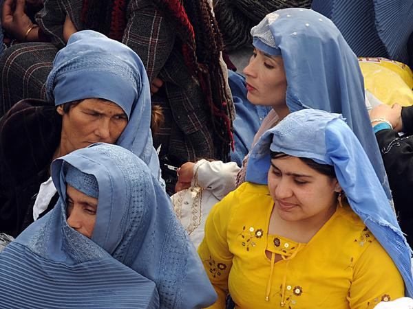 Noch nicht vollverschleiert: Afghaninnen 2009 bei der Neujahrszeremonie in Mazar-i-Sharif (Archivbild).