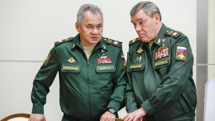  SOCHI, RUSSIA - NOVEMBER 2, 2021: Russia s Defense Minister Sergei Shoigu L and Russia s Deputy Defense Minister Valery Gerasimov, chief of the General Staff of the Russian Armed Forces, attend a meeting between Russia s President Vladimir Putin and top officials of the Russian Defense Ministry and Russia s military industry at Bocharov Ruchei residence. Mikhail Metzel/TASS PUBLICATIONxINxGERxAUTxONLY TS1168D7