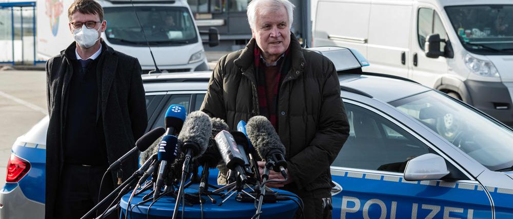 German Interior Minister Horst Seehofer (R) addresses the media as Saxony State Interior Minister Roland Woeller (L) listens during their visit of Germany's Federal Police that carries out controls at the German-Czech border in an attempt to stem the spread of the new coronavirus variants, in Breitenau, eastern Germany, on February 18, 2021. - Germany partially closed its borders with the Czech Republic and Austria's Tyrol on February 14 over a troubling surge in coronavirus mutations, defying condemnation from the European Union. Germany's new rules on its borders mean only German nationals or residents of Germany are allowed through. Essential workers in sectors such as health and transport can also enter, as well as those crossing for urgent humanitarian reasons, according to the German interior ministry. Everyone must be able to provide a recent negative coronavirus test. (Photo by JENS SCHLUETER / AFP)