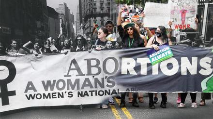 Demonstrationen gegen Abtreibungsverbot in den USA. 1972 und 2022.