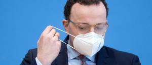 Welche Maske soll's denn sein? Gesundheitsminister Jens Spahn hat wieder Ärger.