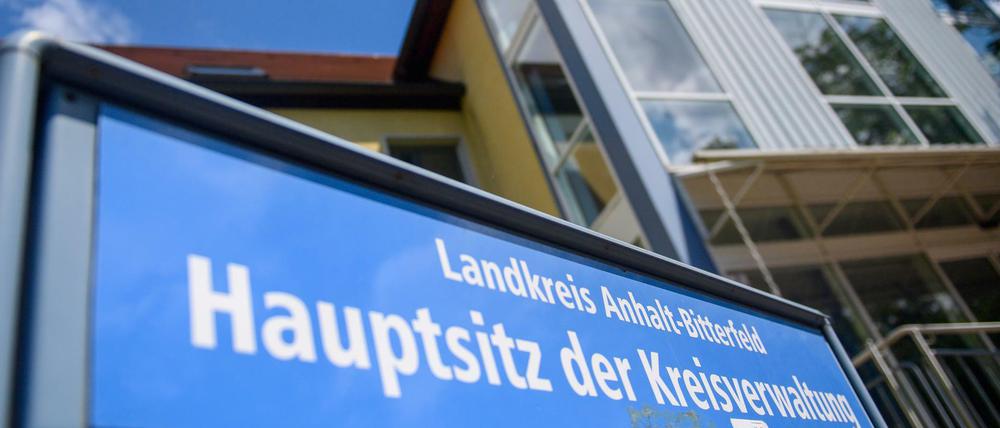 Lahmgelegte Verwaltung. Im Landkreis Anhalt-Bitterfeld kann derzeit keine Sozialhilfe ausgezahlt werden - und nicht nur das.