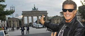 Der US-amerikanische Schauspieler David Hasselhoff beim einem Besuch am Branenburger Tor 2013